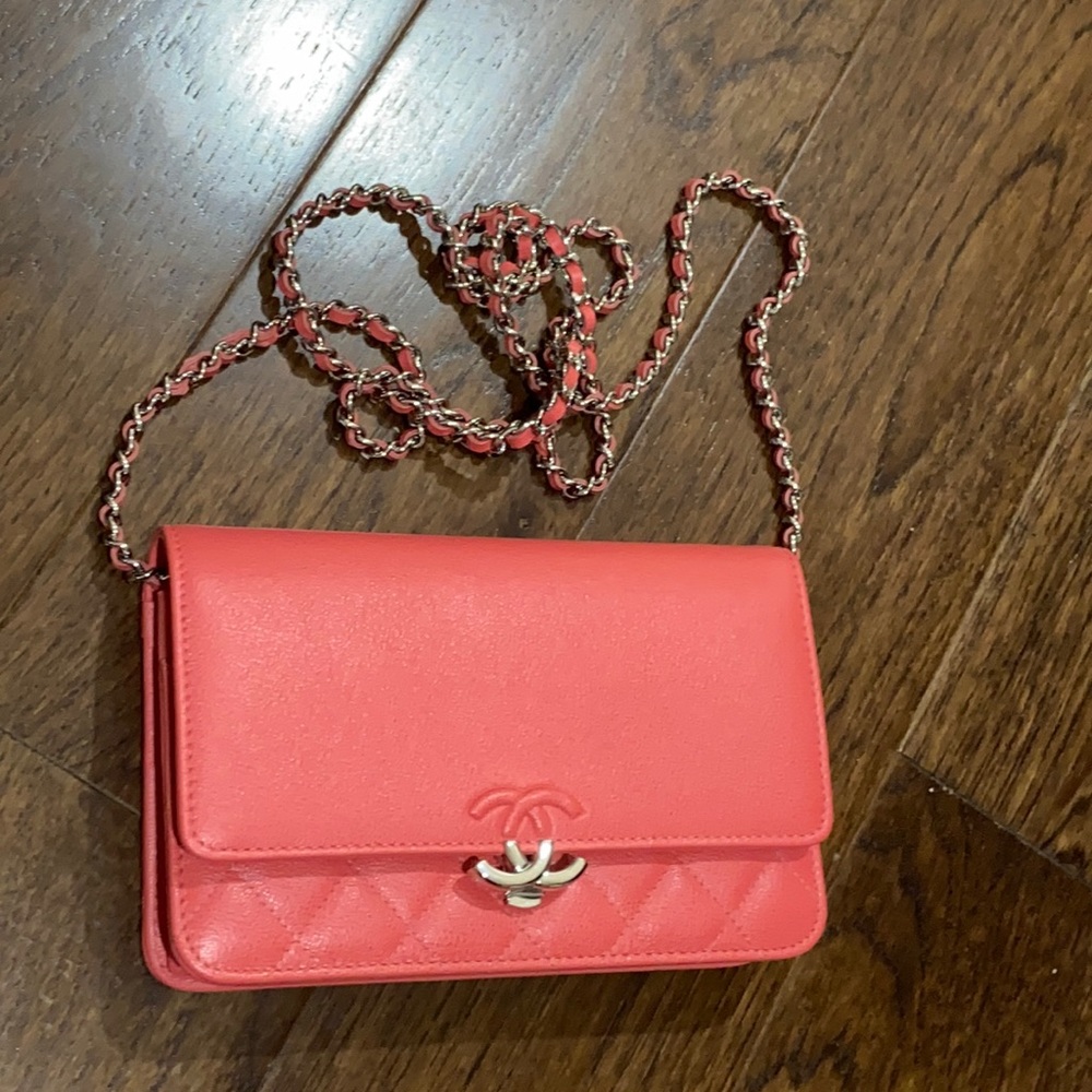 Chanel classic wallet on chain